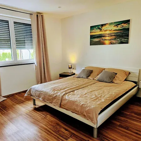 Grosszuegige Moderne 90qm Zentrale Ruhige Lage Appartement *